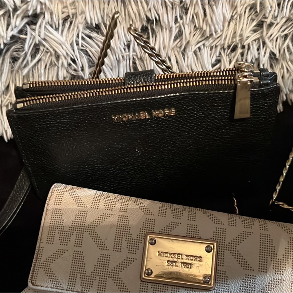 Michael Kors pre-loved wallet (Black)
